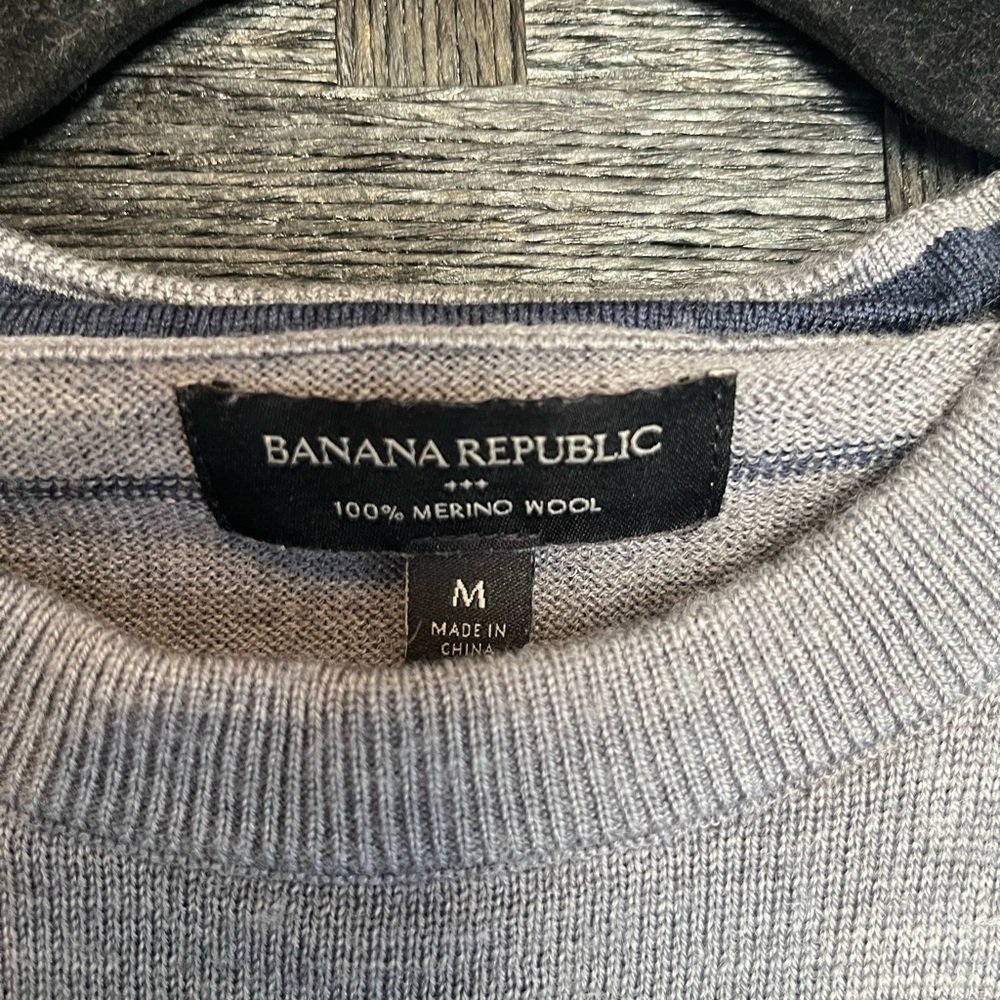 Banana Republic Men's Merino Wool Sweater - Light Gray small tear on shoulder